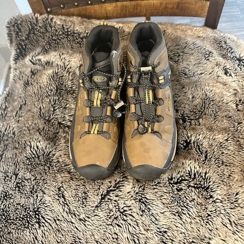 Keen Hiking Boots, size 5